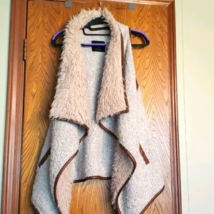 Women's size M cream fuzzy vest